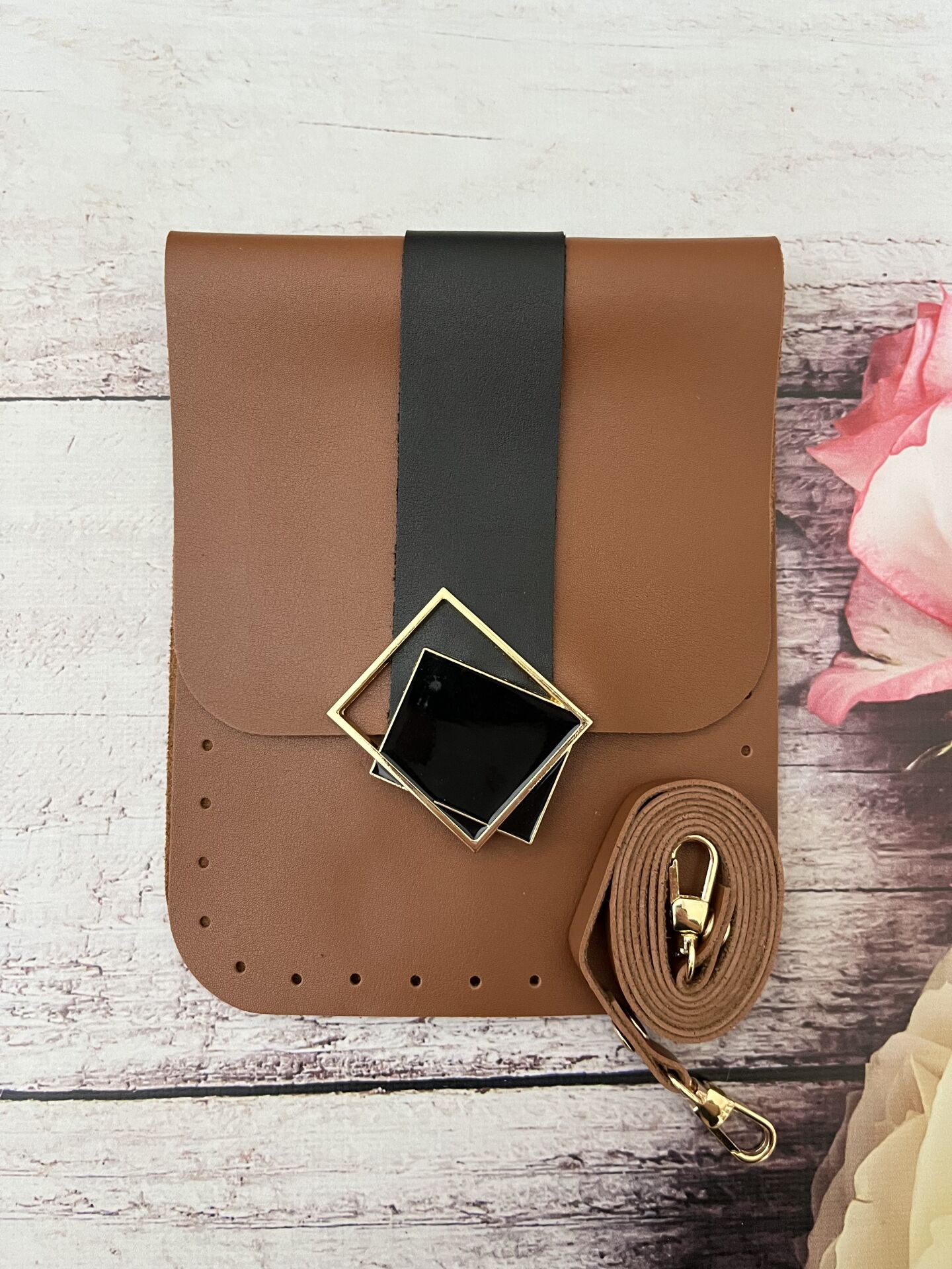 KARE TOKALI ÇANTA KİTİ 15 CM Taba