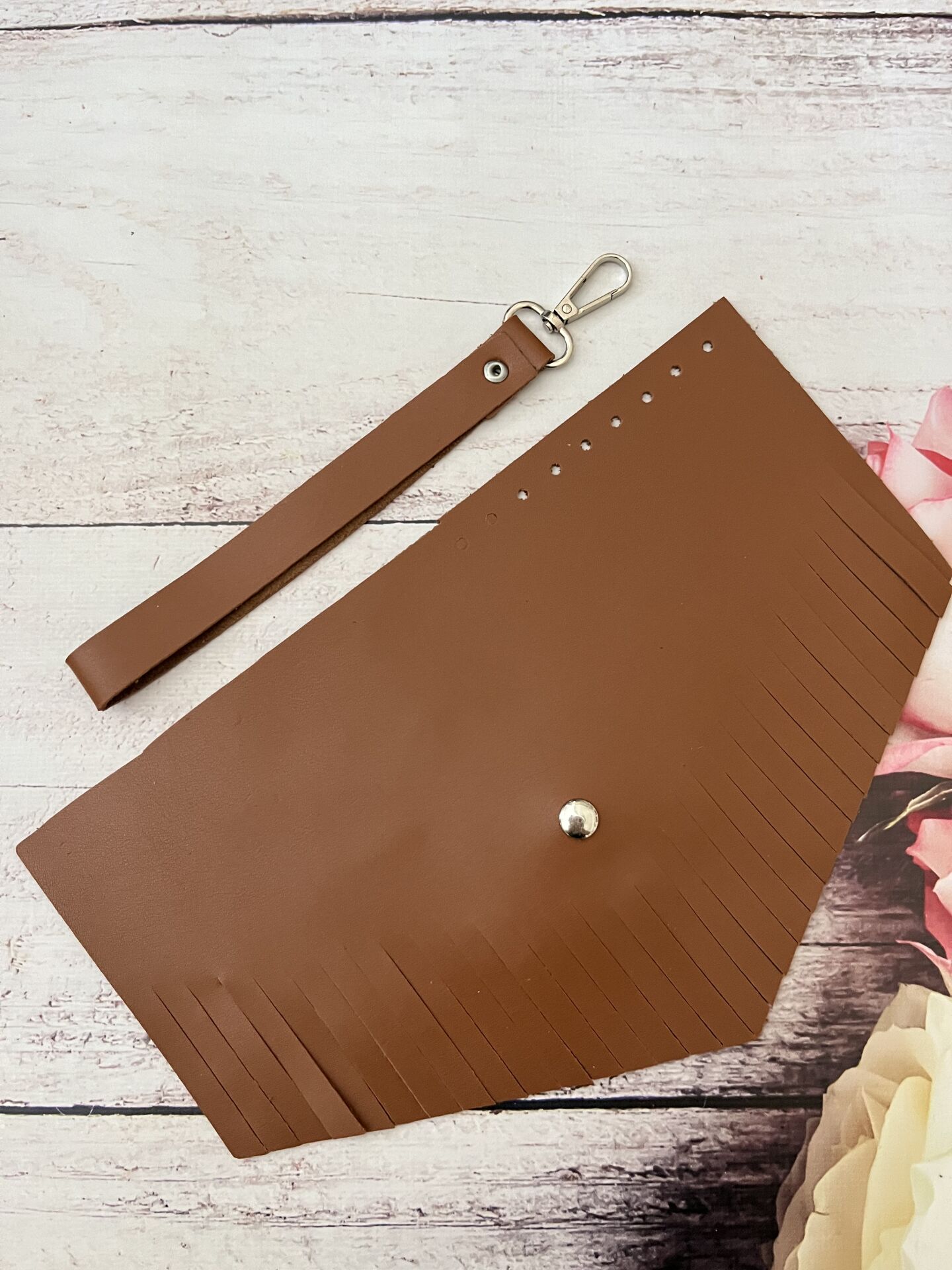 ÜÇGEN DERİ EL ÇANTASI ELCİKLİ 27 CM Taba