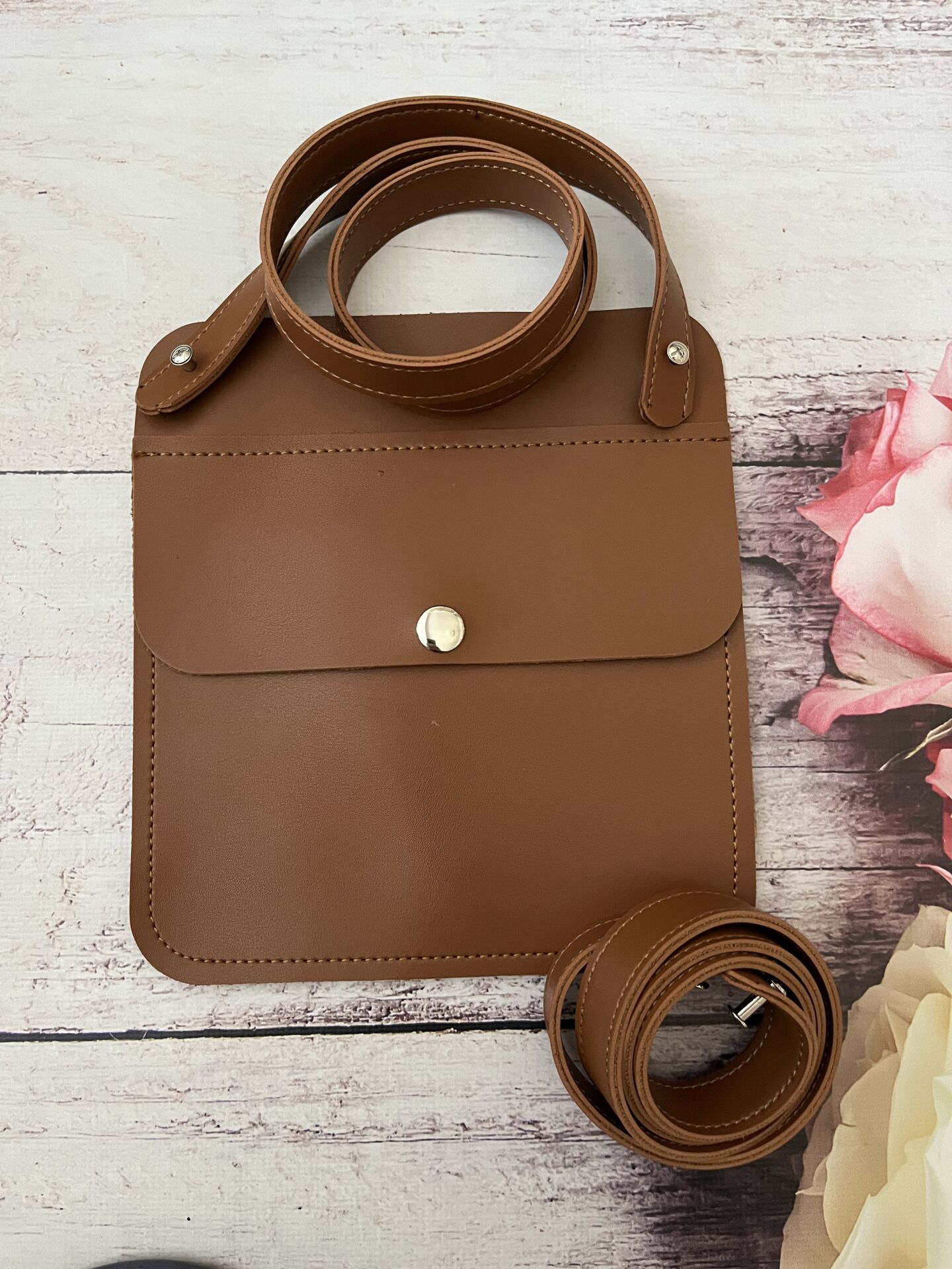 CEPLİ KAPAKLI ASKILI ÇANTA SETİ 19 CM Taba