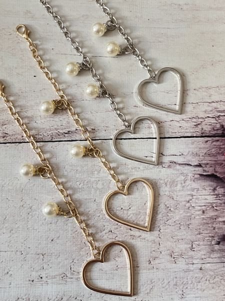 İNCİLİ KALP ÇANTA SÜSÜ