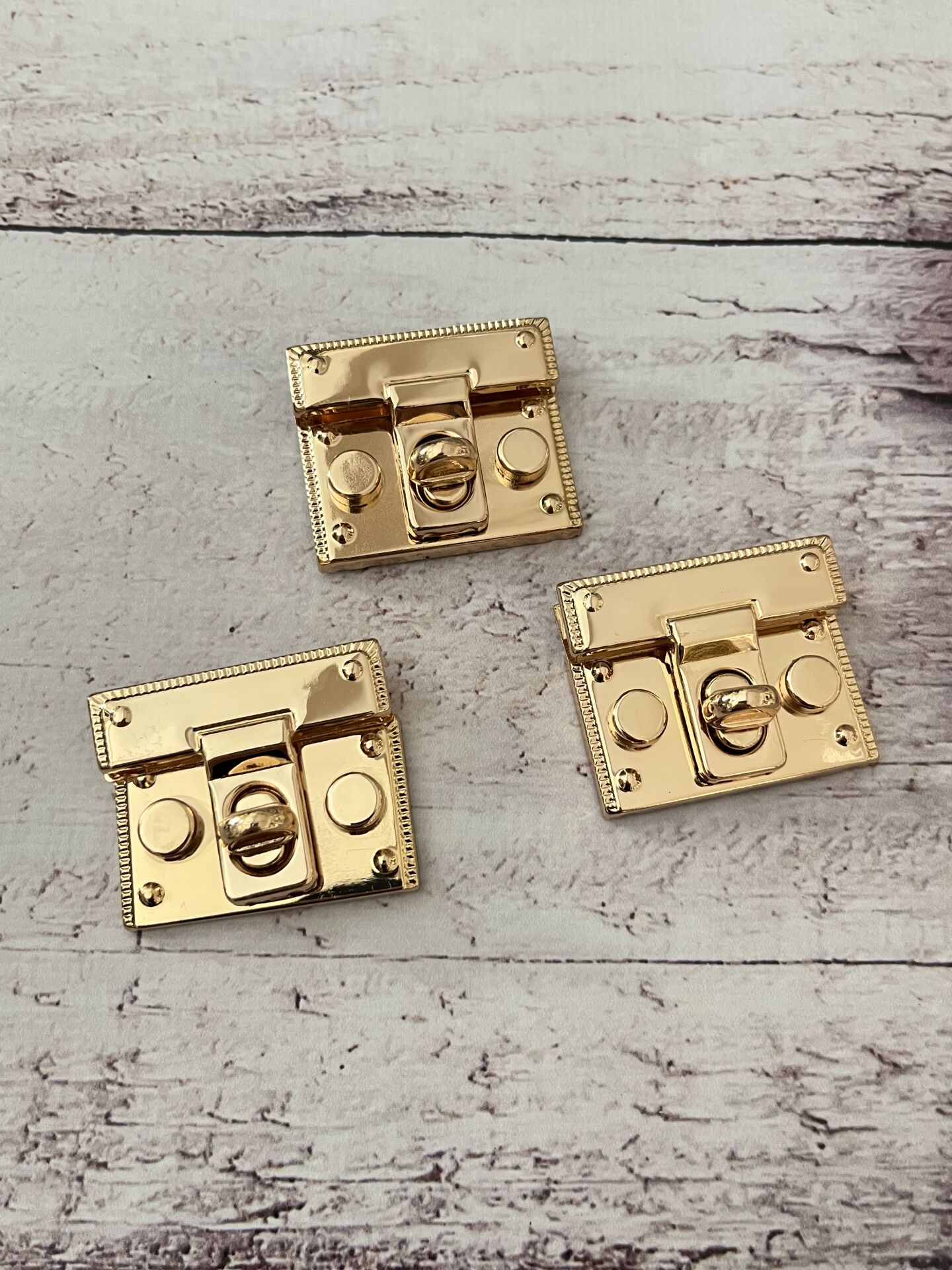 T MODEL ÇANTA KİLİT