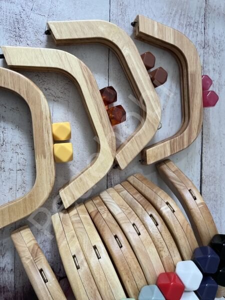 YENİ MODEL SİLİKON BONCUKLU MIKNATISLI AHŞAP BURS 22 CM