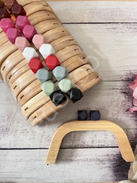 YENİ MODEL SİLİKON BONCUKLU MIKNATISLI AHŞAP BURS 22 CM