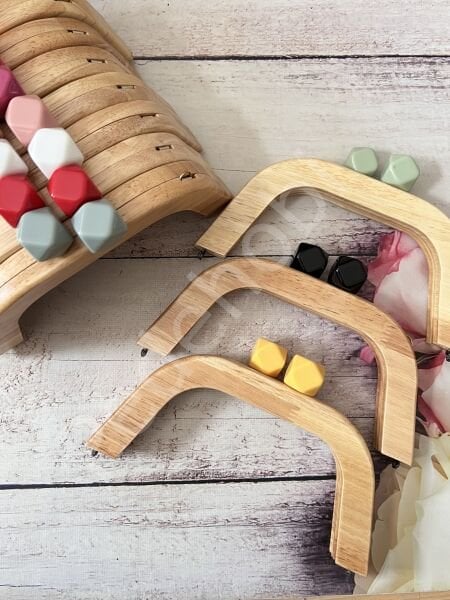 YENİ MODEL SİLİKON BONCUKLU MIKNATISLI AHŞAP BURS 22 CM