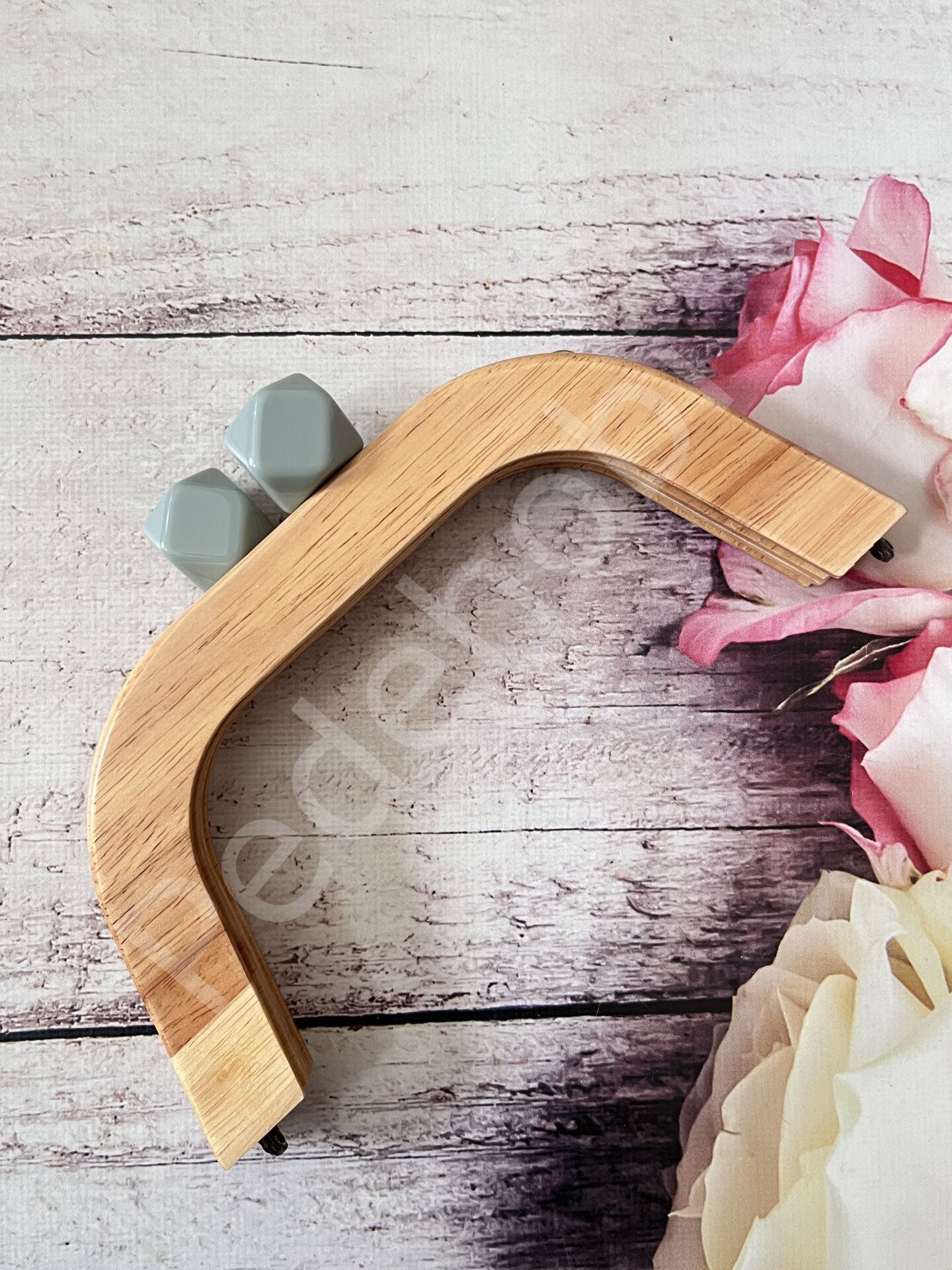YENİ MODEL SİLİKON BONCUKLU MIKNATISLI AHŞAP BURS 22 CM gri