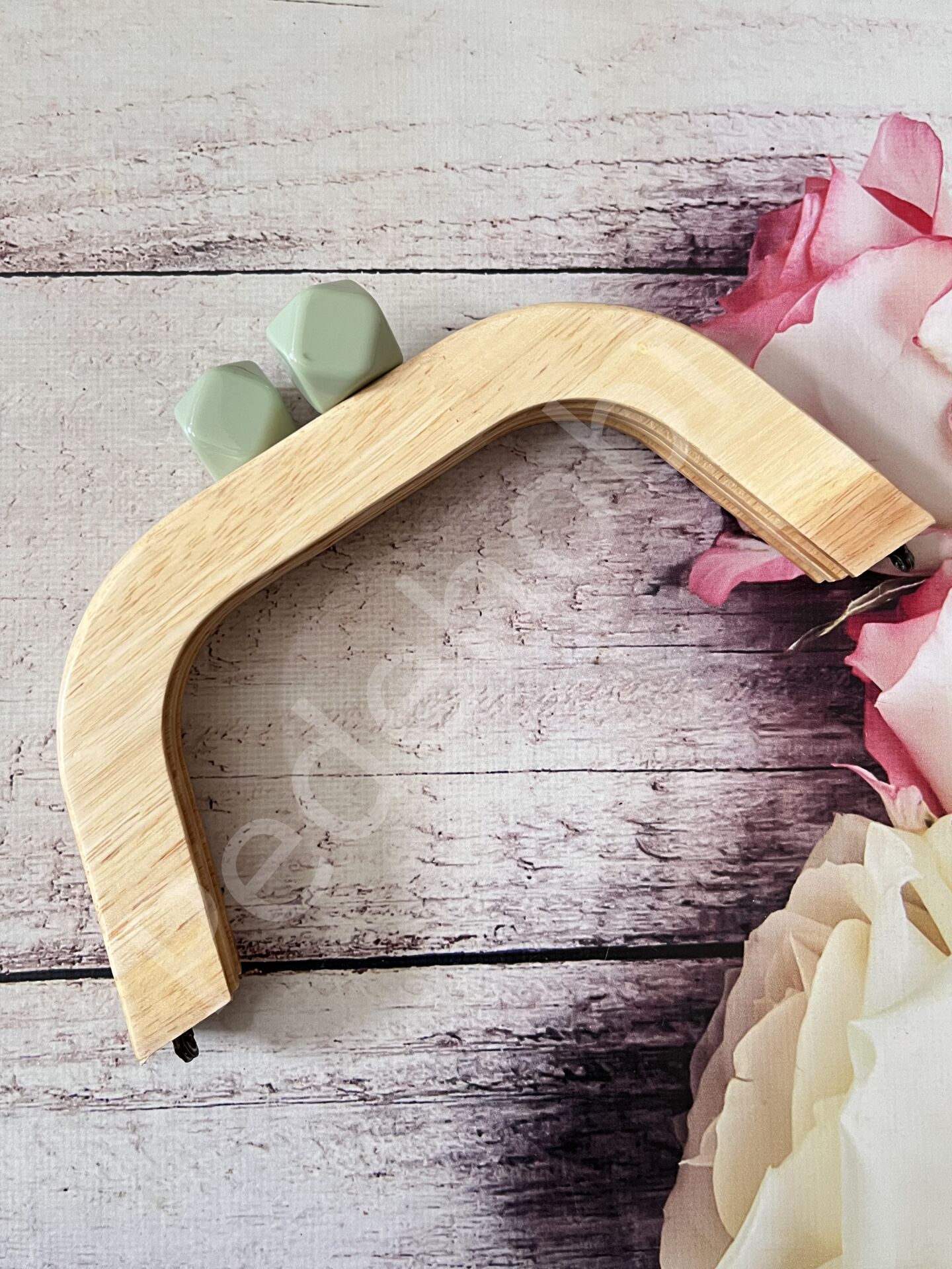YENİ MODEL SİLİKON BONCUKLU MIKNATISLI AHŞAP BURS 22 CM SOFT YEŞİL