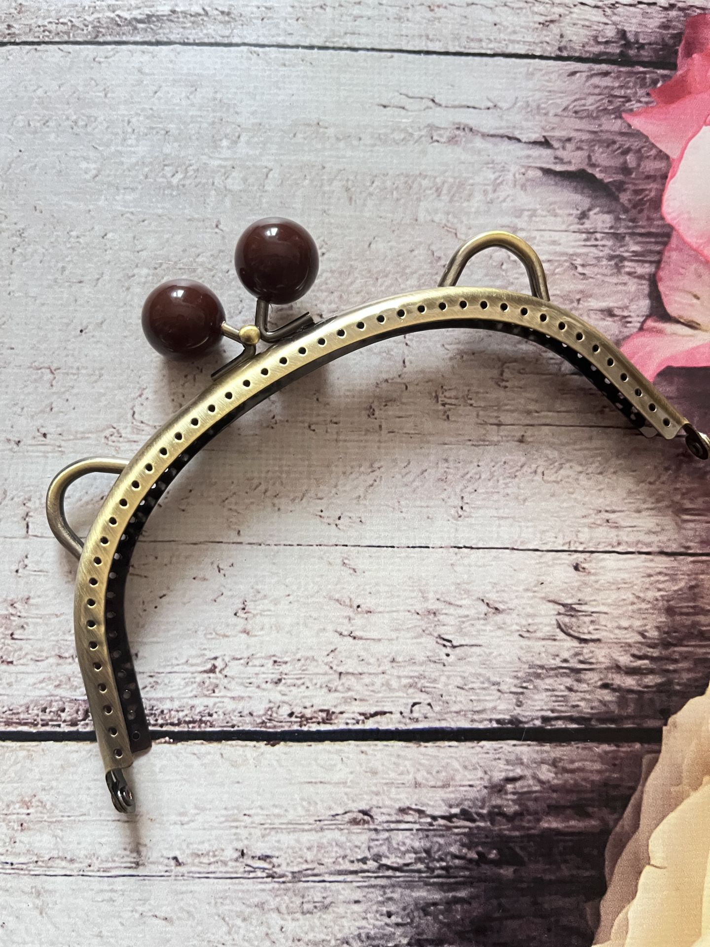 16 CM KAHVE BONCUKLU ÇANTA KLİPSİ Antik