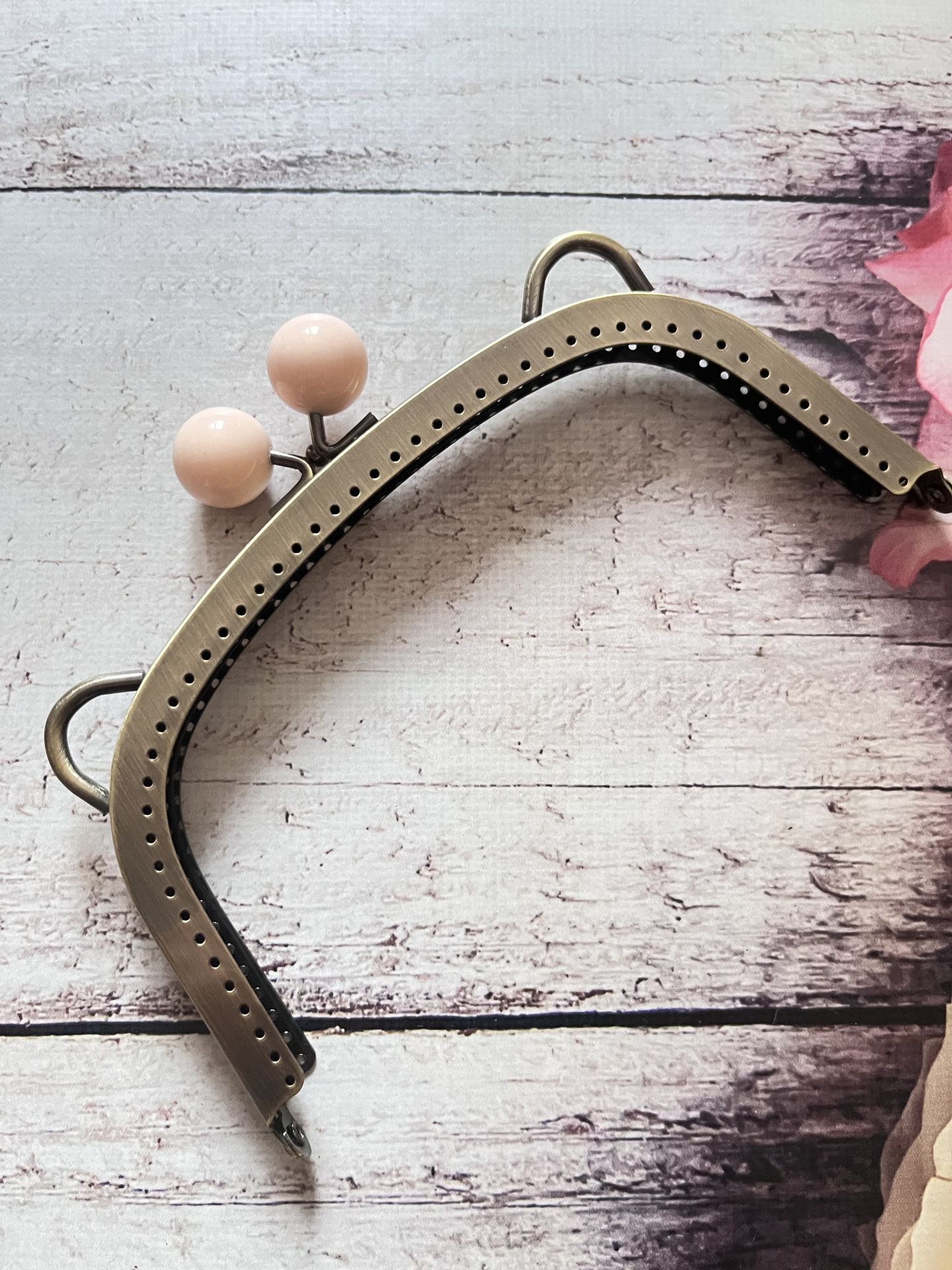 18 CM PEMBE BONCUKLU ÇANTA KLİPSİ Antik