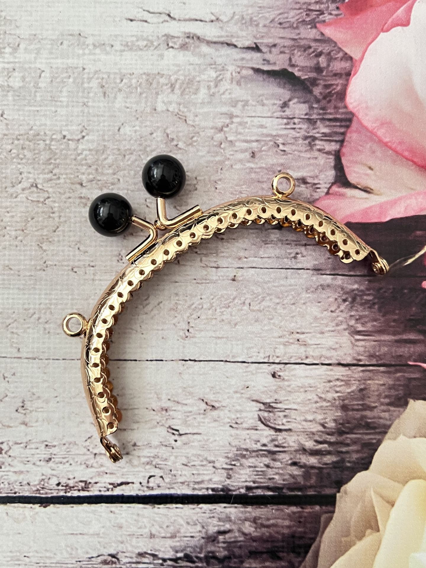 METAL İNCİLİ OVAL CÜZDAN KLİPSİ 10.50CM GOLD SİYAH TOKALI
