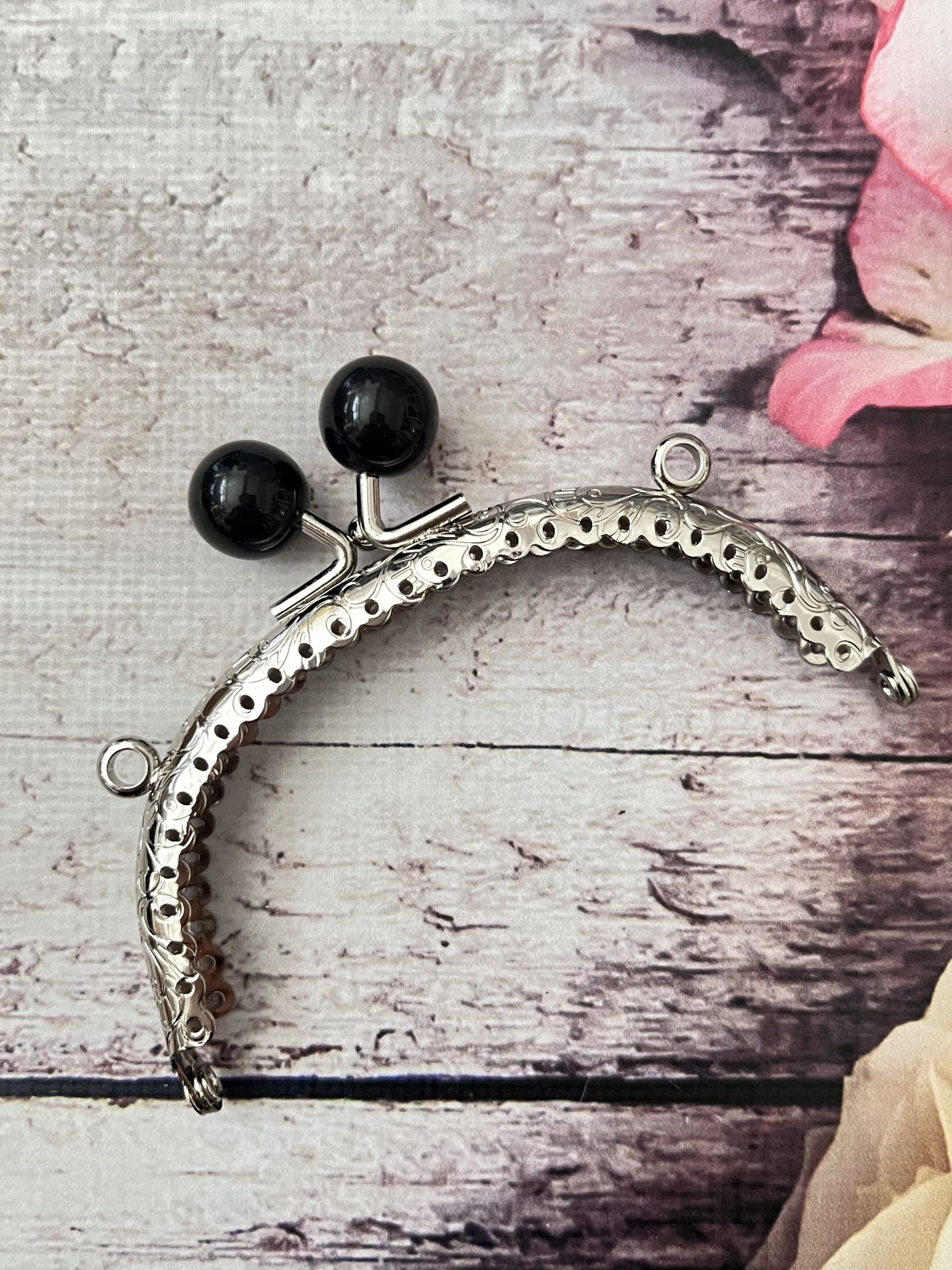 METAL İNCİLİ OVAL CÜZDAN KLİPSİ 10.50CM GÜMÜŞ SİYAH TOKALI