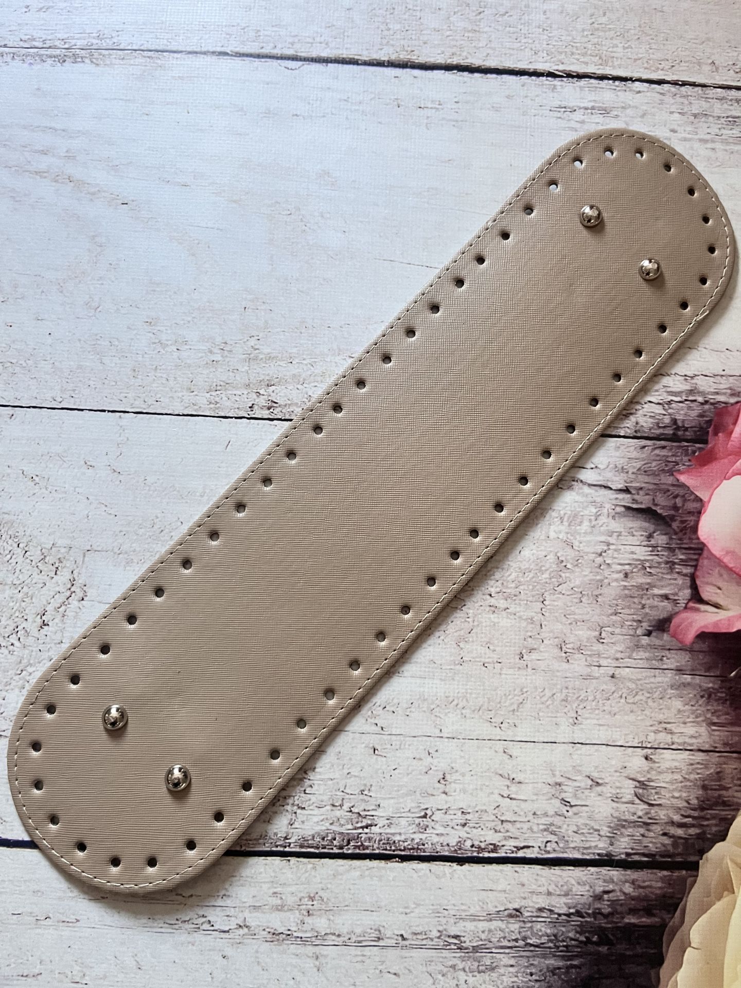 DERİ ÇANTA TABANI RİVETLİ 40X10CM bej