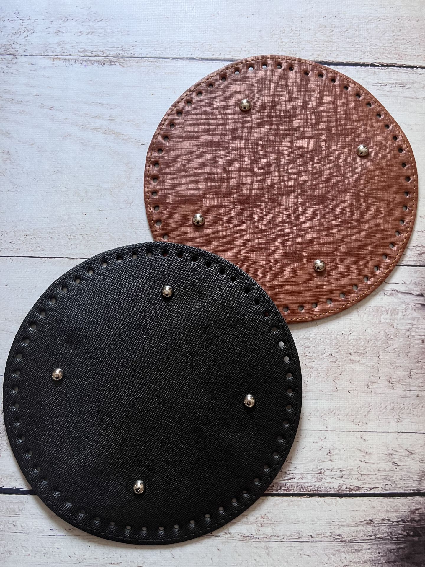 DERİ YUVARLAK ÇANTA TABANI RİVETLİ 22,5X22,5