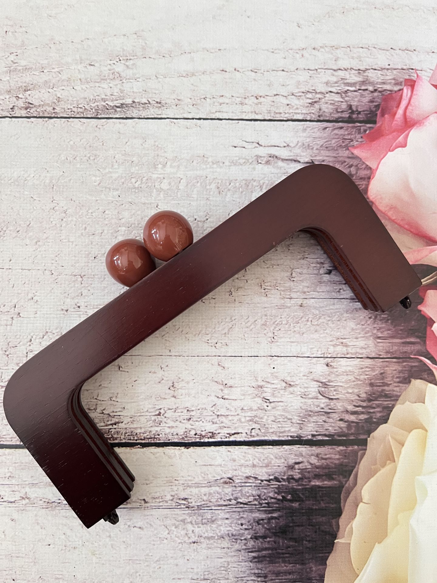 KAHVE BONCUKLU MIKNATISLI AHŞAP BURS 20 CM M-2 kahve