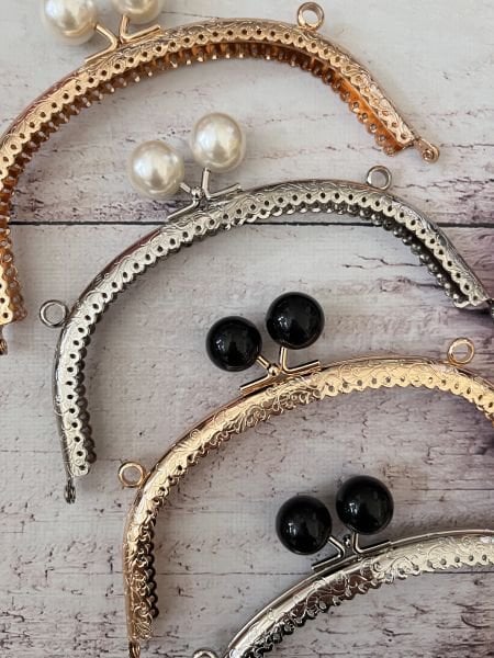 METAL İNCİLİ OVAL ÇANTA KLİPSİ 16.50 CM