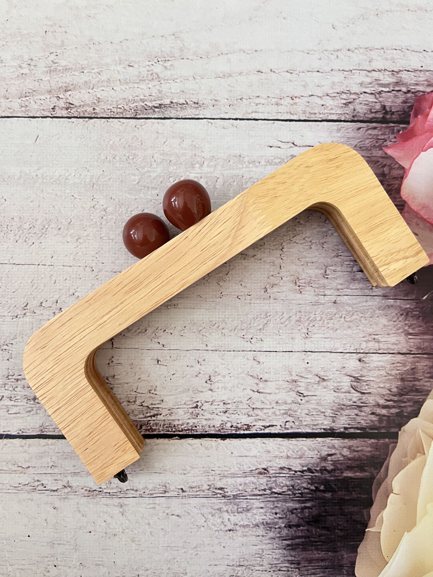 KAHVE BONCUKLU MIKNATISLI AHŞAP BURS 20 CM M-2 NATUREL