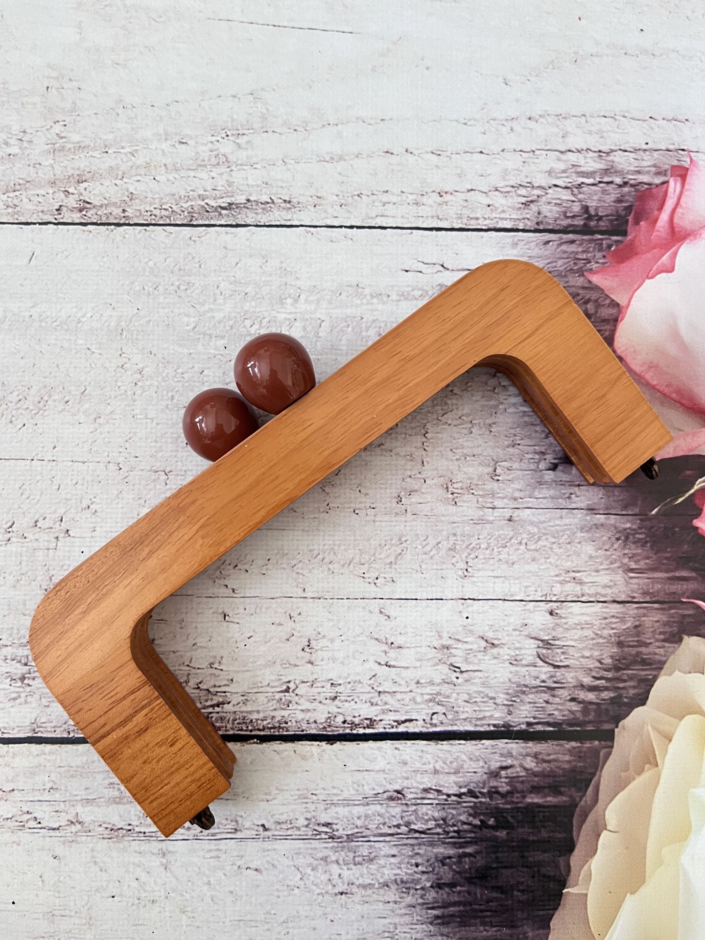 KAHVE BONCUKLU MIKNATISLI AHŞAP BURS 20 CM M-2 KİRAZ