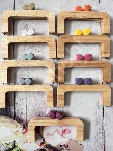 SİLİKON BONCUKLU MIKNATISLI AHŞAP BURS 20 CM M-20