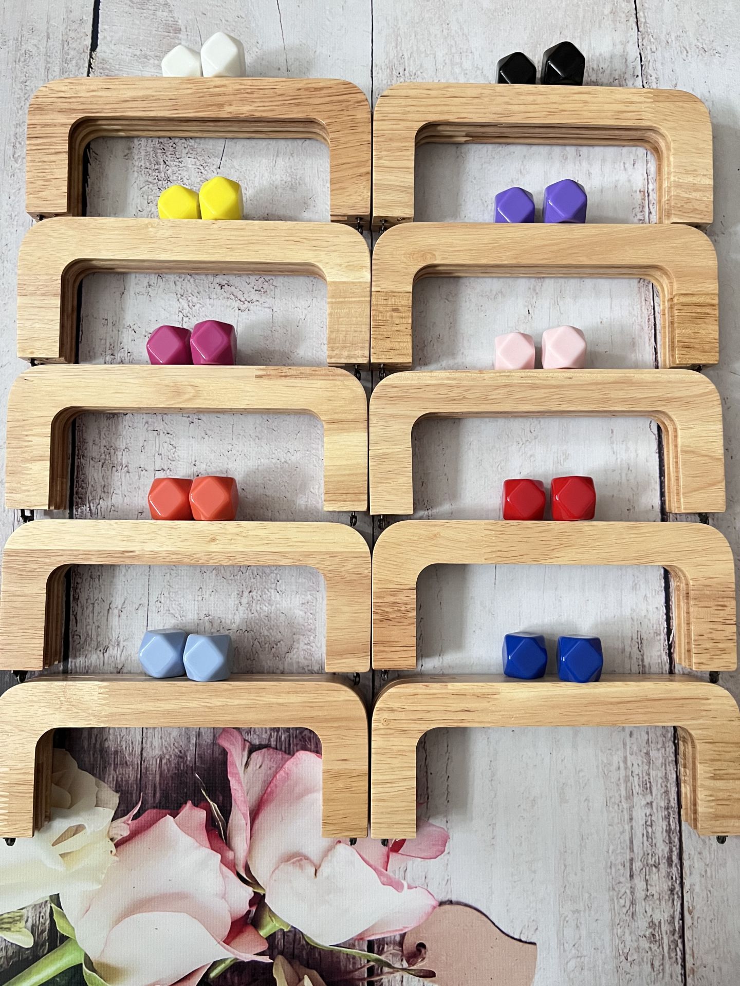 SİLİKON BONCUKLU MIKNATISLI AHŞAP BURS 20 CM M-20