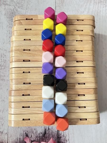 SİLİKON BONCUKLU MIKNATISLI AHŞAP BURS 20 CM M-20