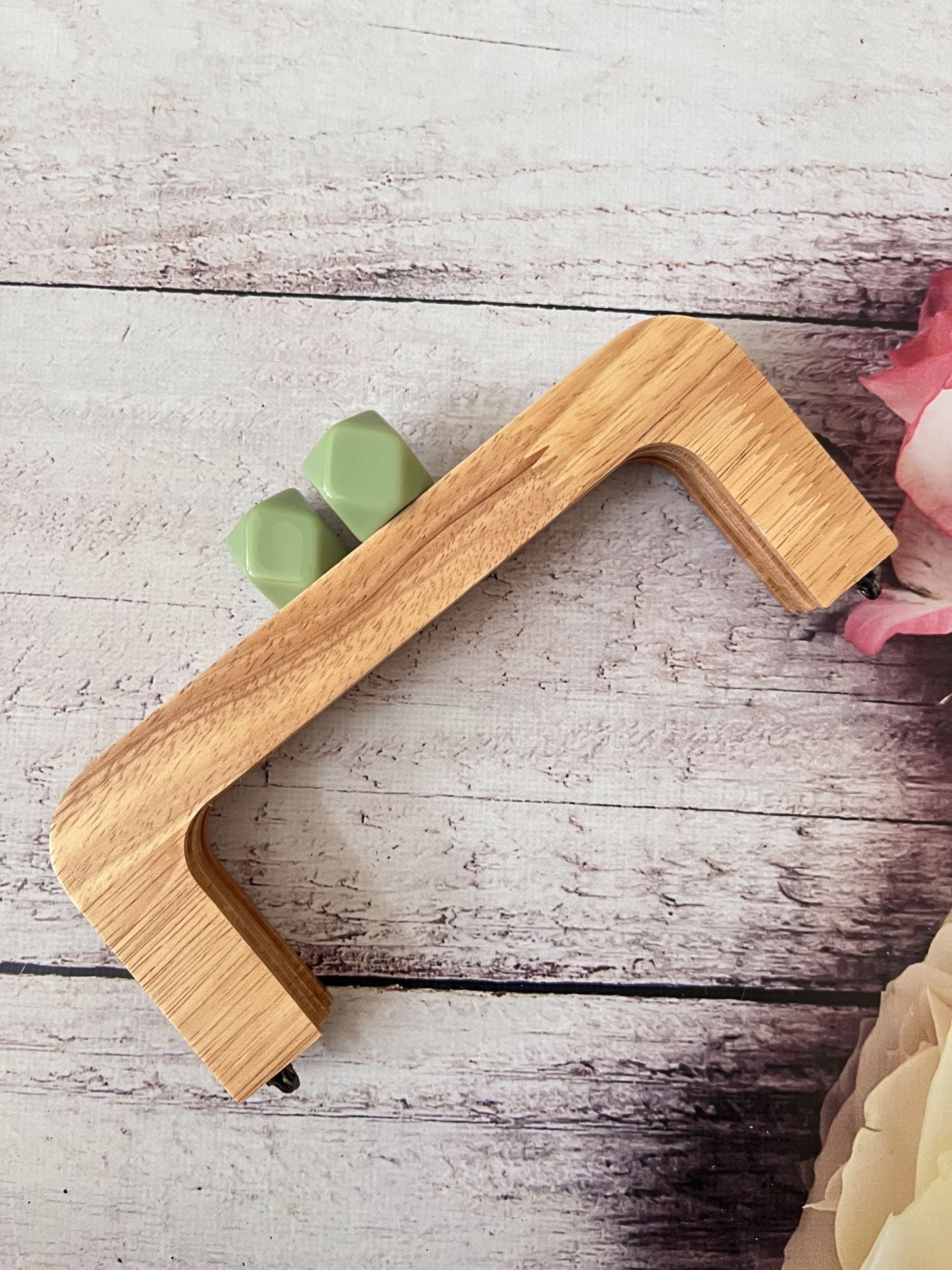 SİLİKON BONCUKLU MIKNATISLI AHŞAP BURS 20 CM M-20 yeşil