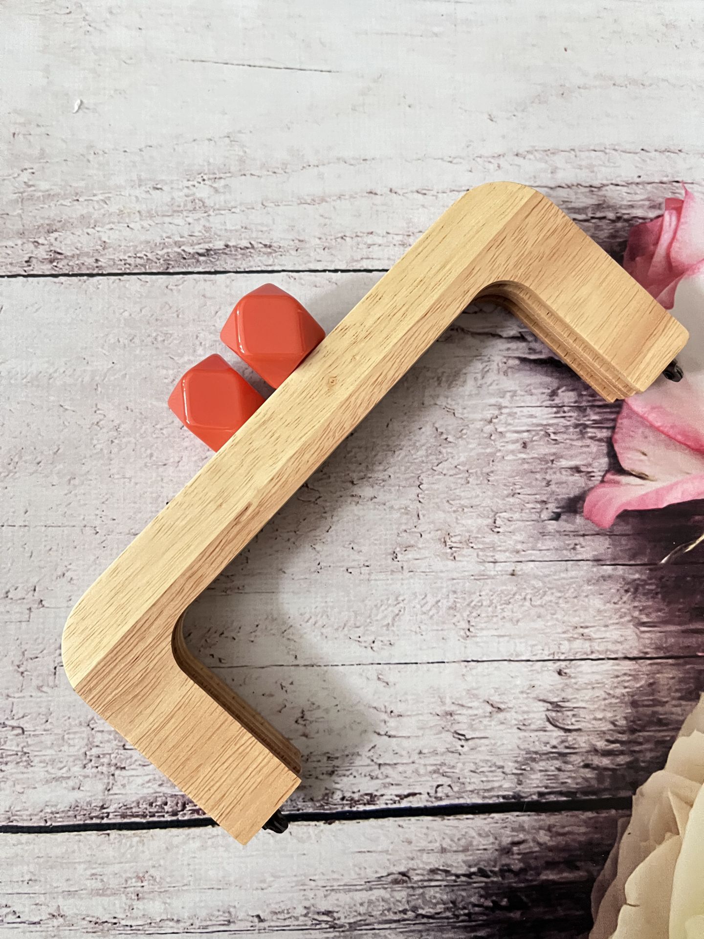 SİLİKON BONCUKLU MIKNATISLI AHŞAP BURS 20 CM M-20 Turuncu