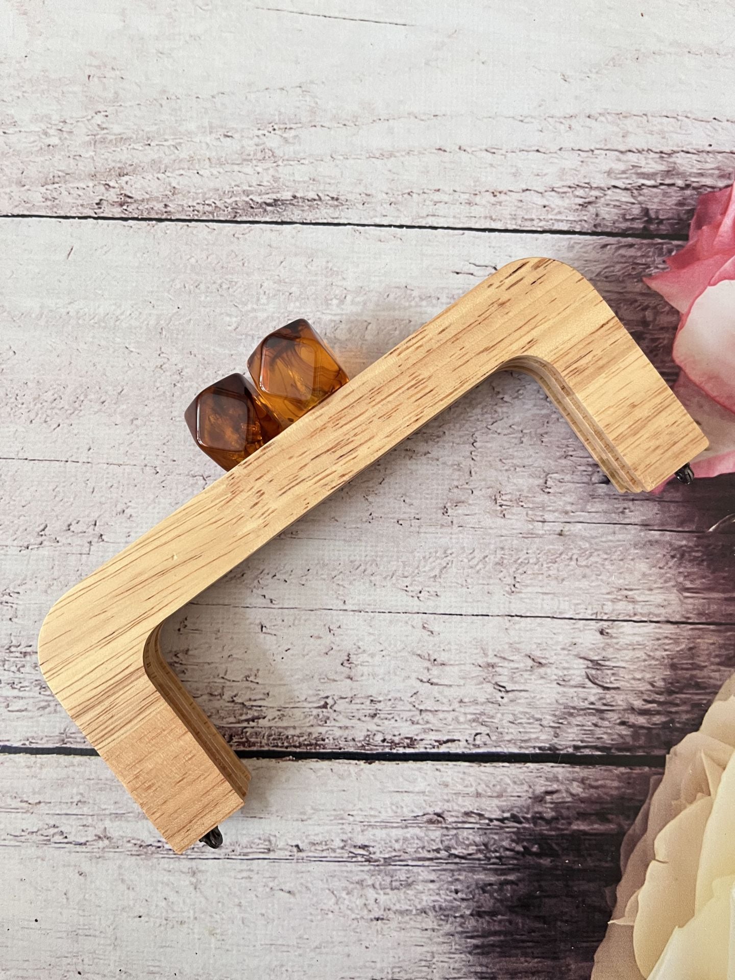 SİLİKON BONCUKLU MIKNATISLI AHŞAP BURS 20 CM M-20 AKİDE