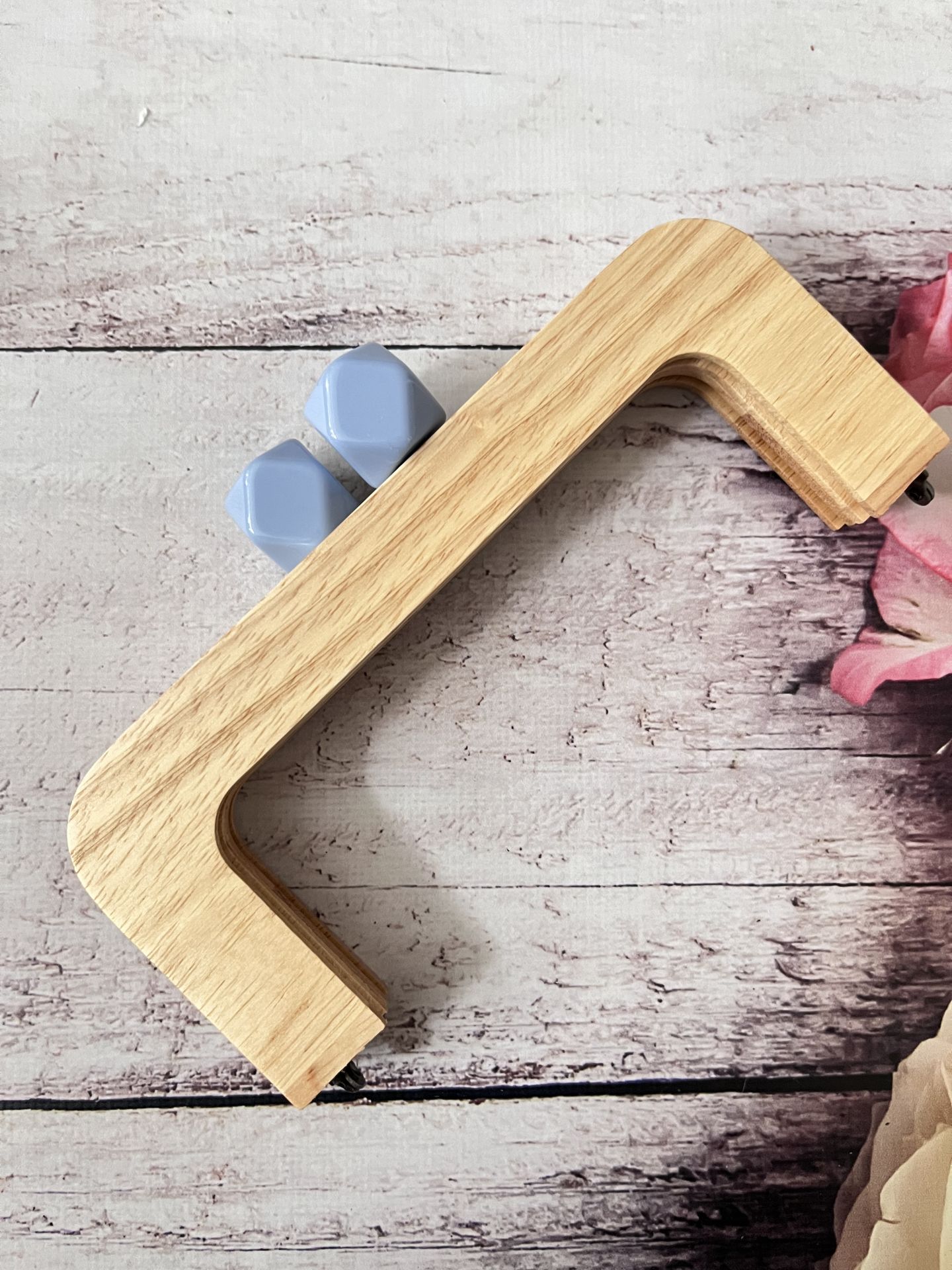 SİLİKON BONCUKLU MIKNATISLI AHŞAP BURS 20 CM M-20 mavi