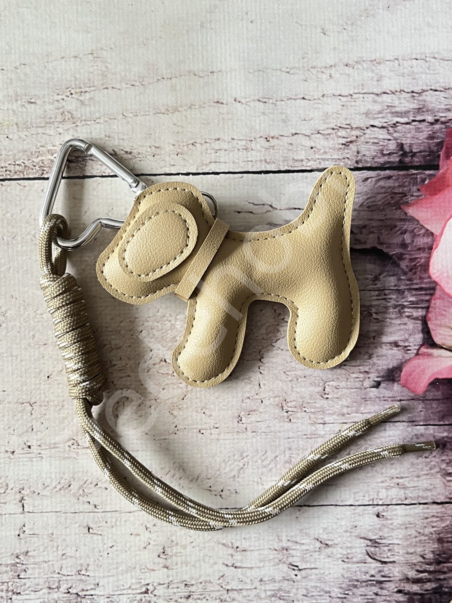 ÇANTA CHARM & ANAHTARLIK DERİ MODELLER BEJ KÖPEK