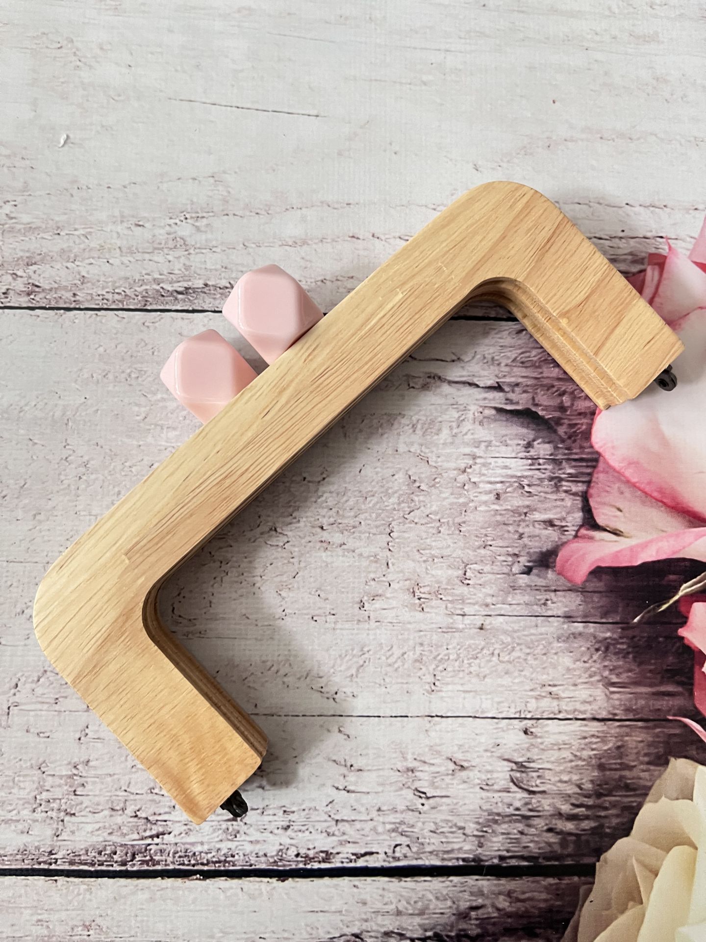 SİLİKON BONCUKLU MIKNATISLI AHŞAP BURS 20 CM M-20 pembe